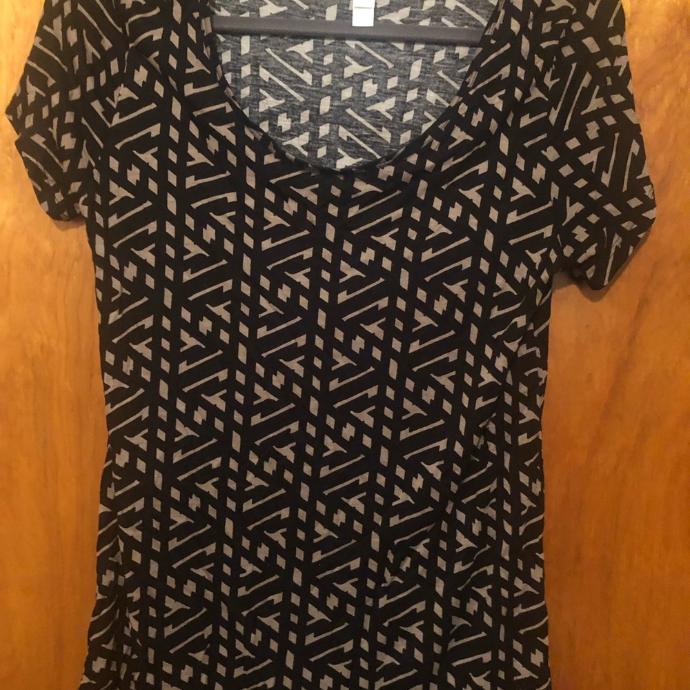 Lularoe Classic T, like new